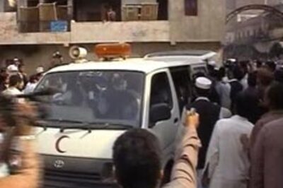 Fresh violence in Pakistan kills 40