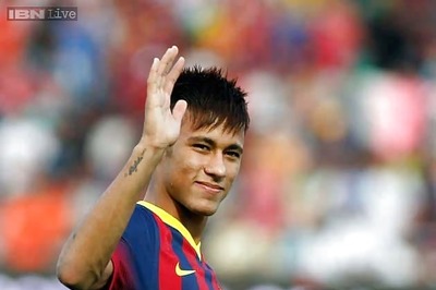 Barcelona coach Gerardo Martino breaking Neymar in gently