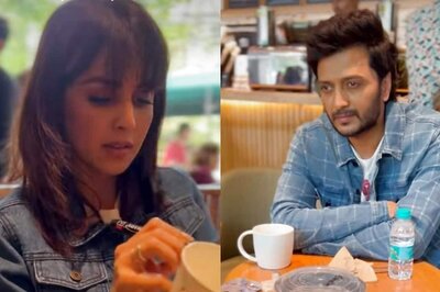 Riteish Deshmukh Only Has Eyes for Genelia D'Souza As He Recreates 'Piya O Re Piya' Song; Watch