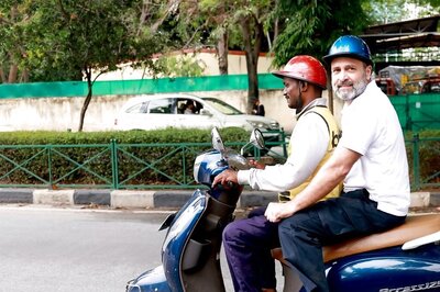 Rahul Gandhi Visits Azadpur Mandi, Meets Vegetable Vendors