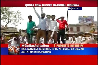 Gujjars intensify stir, block Jaipur-Agra highway