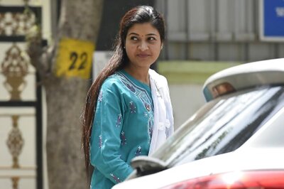 After Being Thrown Out of Whatsapp Group, MLA Alka Lamba Wants to Quit AAP in 2020