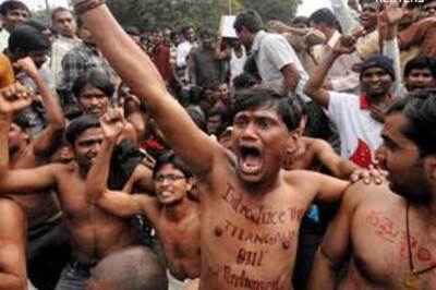 Violence over Telangana, 20 hurt at Osmania univ