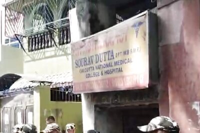 Bengal Municipal Recruitment Scam: CBI Raids TMC Leaders Madan Mitra, Firhad Hakim; Protest Erupts