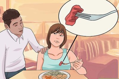 How to Stop Feeling Nervous About Eating Around Other People