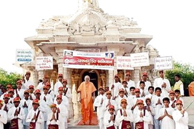 30,000 Child Volunteers Conduct Anti-Addiction Drive to Mark Birth Centenary of Bramhaswarup Pramukh Swamiji Maharaj