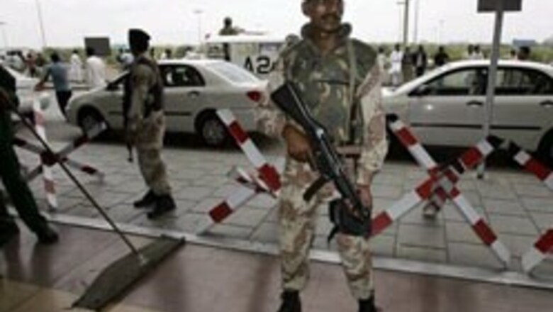 Fresh violence in Pak, 4 killed