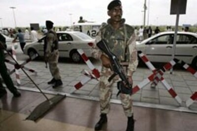 Fresh violence in Pak, 4 killed