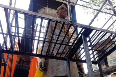 SP Website Hails Ram Manohar Lohiya as Guiding Light, Leaders Ignore his Family