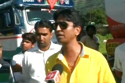 Congress workers disrupts a function, shout slogans against Kumar Vishwas