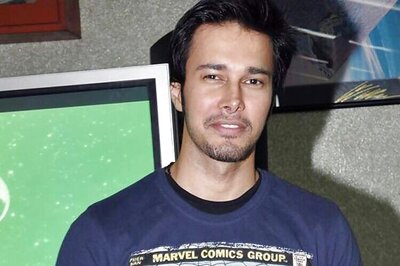 Rajneesh Duggall plays various parts as conman in 'Udanchhoo'