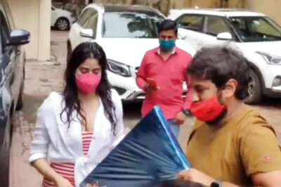 Janhvi Kapoor Meets Fan Who Came All The Way From Rajasthan, Watch Video