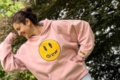 Anushka Sharma Looks Adorable as She Casually Poses in Hoodie From Justin Bieber's Label