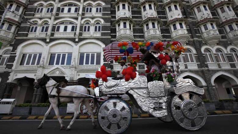 Bombay HC bans horse-drawn carriages calling them illegal