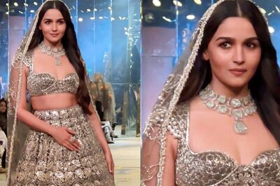 Alia Bhatt's Uncomfortable Walk at Manish Malhotra Show Grabs Attention: Fans Say 'Lehenga Is Too Heavy'