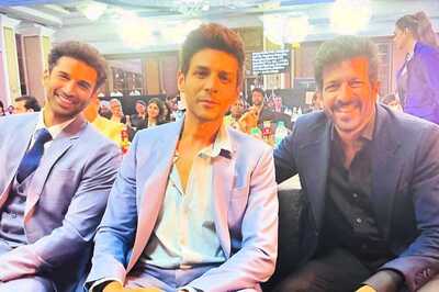 Aditya Roy Kapur Poses With Kartik Aaryan Amid Ananya Panday Break Up Rumours, See Pic