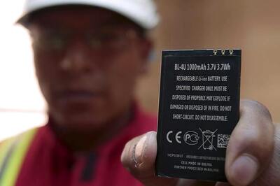 Scientists develop new lightweight, efficient batteries