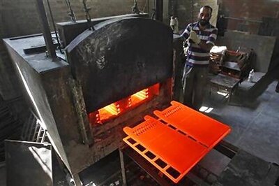 September IIP slips to -0.4 per cent, douse hopes of revival