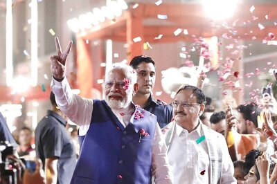 PM Modi Meets BJP Workers at Party Headquarters