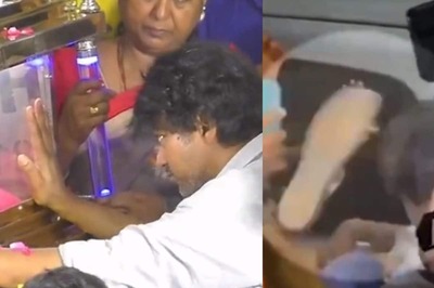 Vijay ATTACKED at Captain Vijaykanth Funeral, Man Throws Slipper at Him; Video Goes Viral