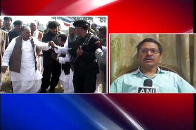 IPS officer Amitabh Thakur files police complaint against Mulayam over allegedly threatening him