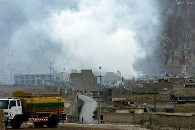 Pakistan: Twin blasts kill 11 women students