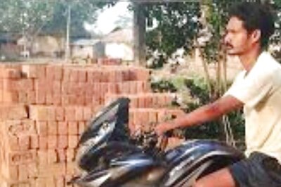 Specially-abled Man From West Bengal Rides Bike With Ease, Sets An Example For All