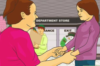 How to Handle Holiday Shopping with Your Kids