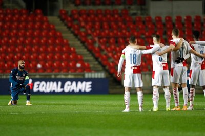 Alexandre Lacazette Takes the Knee Right in Front of Slavia Prague Players Who Refused to Do it