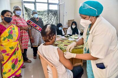 Covid-19 Vaccination: Telangana Halts First Dose Till May 12, Focuses on 2nd Dose Amid Supply Crunch