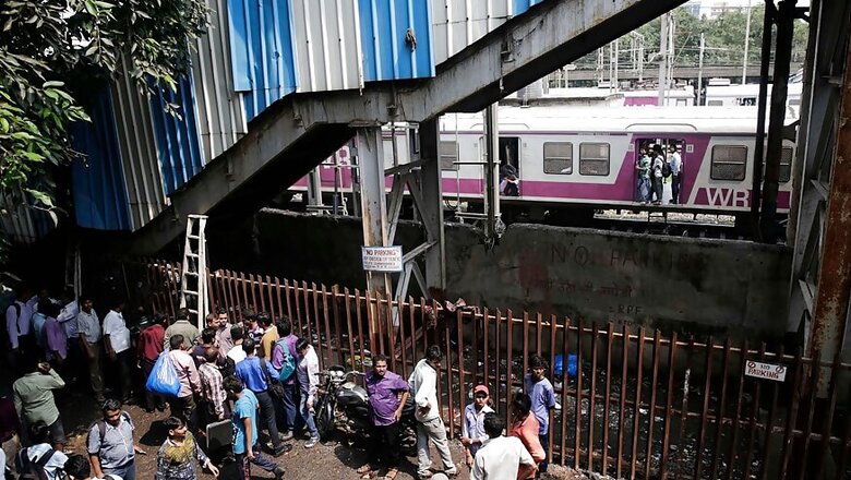 Mumbai Prabhadevi Station Stampede: Short Circuit Led to Panic?