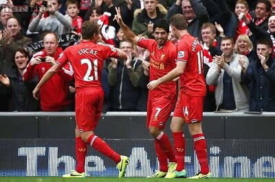 Suarez fires Liverpool, Manchester United go down 0-1 at home