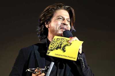 SRK Accepts Pardo Alla Carriera Award, Admits Can't Pronounce the Name; Speech Goes Viral | Watch
