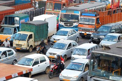 Fire Under Mumbai Flyover Causes Traffic Jam