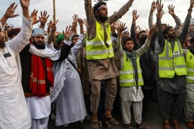 EXCLUSIVE | Pak Army Fuelling Tension Between TLP & Imran Khan Govt to Put PM on 'Back Foot'?