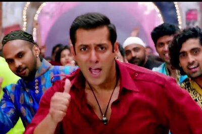  Salman Khan launched Bajrangi Bhaijaan's special Eid song 'Aaj Ki party'