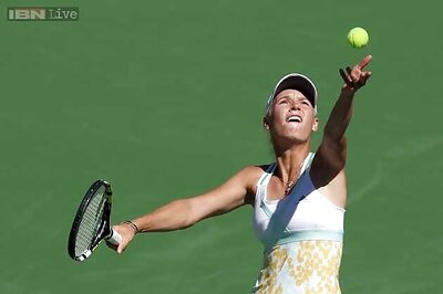 Wozniacki postpones search for coach as dad rejoins team