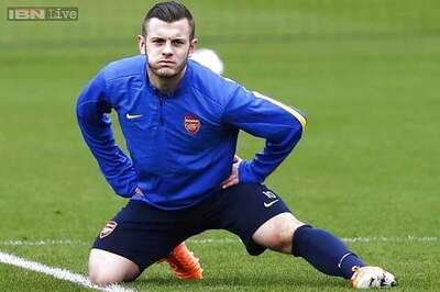 Arsenal's Jack Wilshere out for six weeks with fractured foot