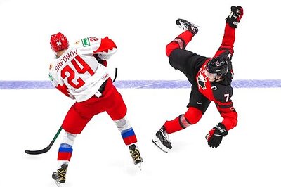 Blackhawks F Kirby Dach Undergoes Right Wrist Surgery