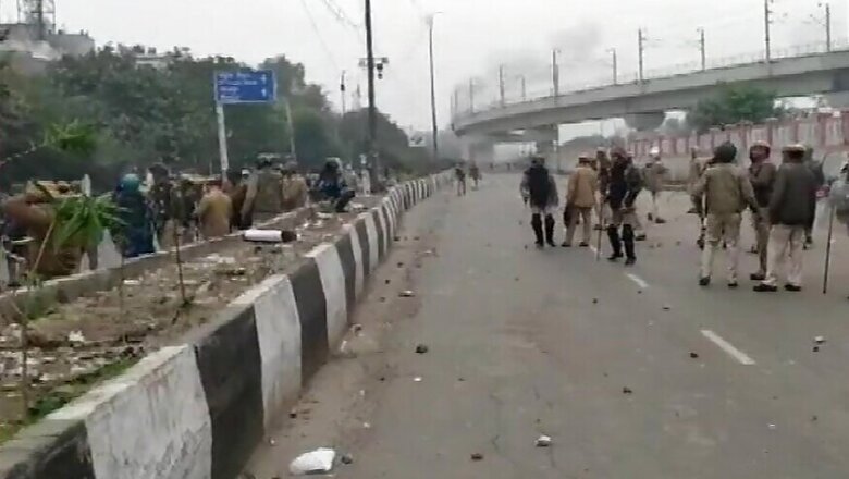 Police Booth Set on Fire as Agitation Against Citizenship Act Turns Violent in Delhi's Seelampur