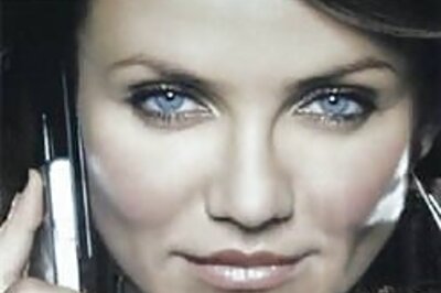 Itch! Docs warn of rash from mobile phone use