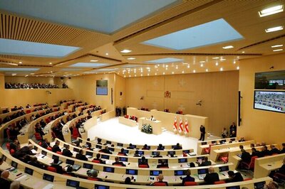 Poop in Parliament? Foul Smell Interrupts Session in Georgia after Opposition Splatters Faeces