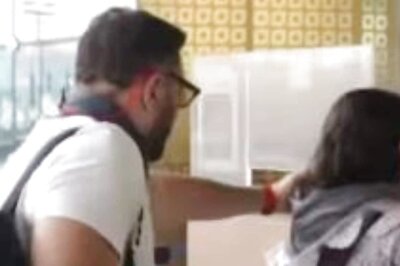 Sunny Deol Helps Mother Prakash Kaur with Her Dupatta at Airport; Fans Impressed