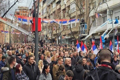 Thousands of Minority Serbs Protest Kosovo's Decision to Abolish the Serbian Dinar