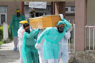 Pak Cabinet Approves Export of PPE, Sanitizers Amid Surge in Coronavirus Cases