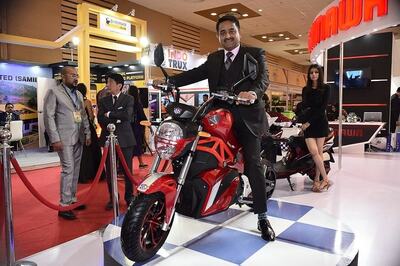 Auto Expo 2018: Okinawa Showcases Prototype OKI 100 e-Motorcycle