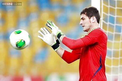 Iker Casillas, Xavi celebrate milestones in Finland