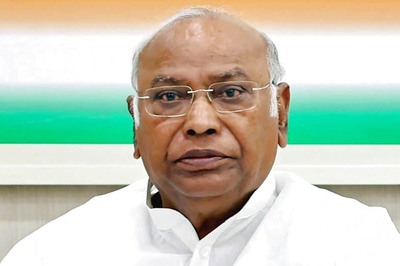 Spoke to PM on BJP 'Poaching' Oppn Leaders by 'Scaring' Them, Says Cong Chief Kharge