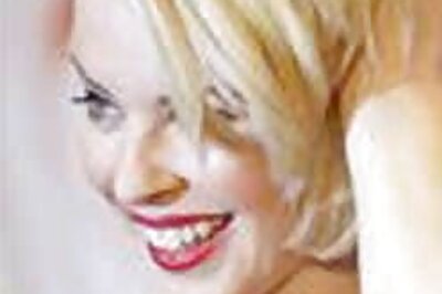 Kylie Minogue gets OBE from the Queen