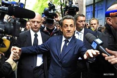 Sarkozy courts French far right after Hollande win